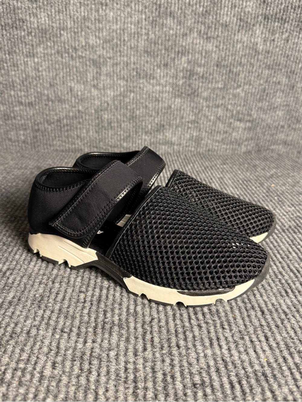 ALL BLACK Amazing Mesh Sneakers Sandals Women's Size 39 Black Comfort Straps